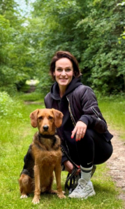 Kerstin Hundetrainerin aus Hamburg mit ihrem Hund Filou