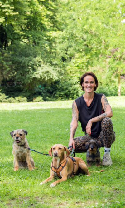 Kerstin Hundetrainerin aus Hamburg mit den Hunden Franz und Nacho